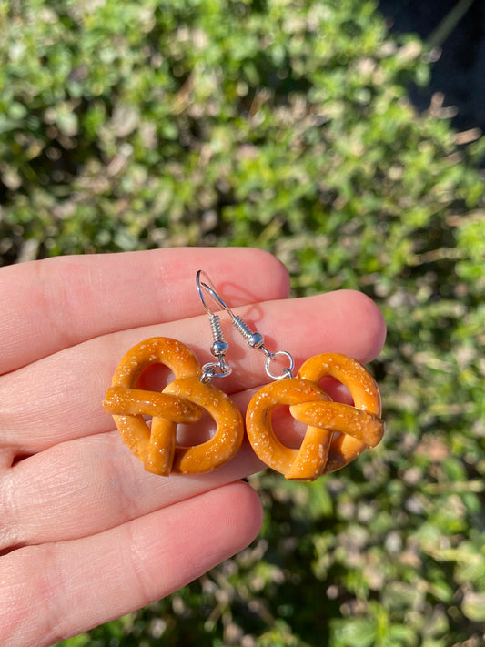 Pretzel earrings